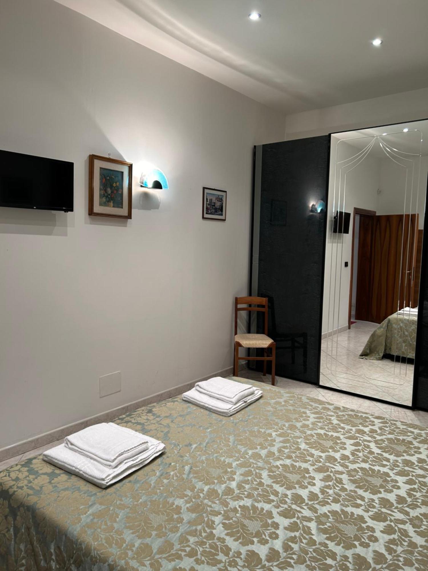 Camera Matrimoniale Standard con Bagno in Comune